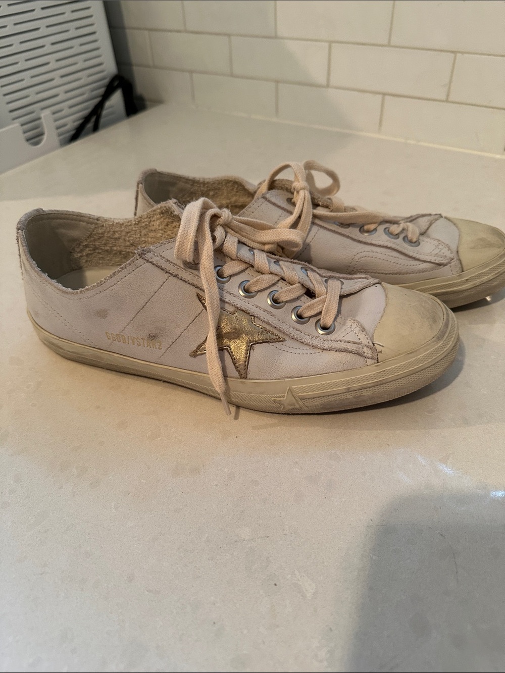 Golden Star Low-Top Sneakers in White leather with Gold Star